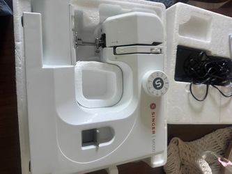 Sewing machine singer