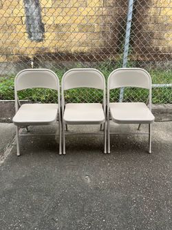 3 Plastic Folding Chairs – Good Condition