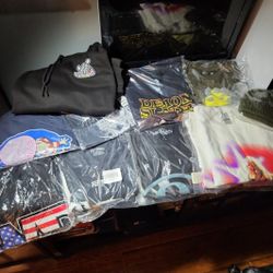 Clothing Bundle 👕 🧦