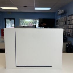 MacBook Air M3 16GB Ram 512ssd New Sealed with Apple care till Sep 2025