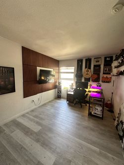Gaming desk and chair $100