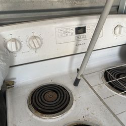 Fridge GE And Stove Amana 