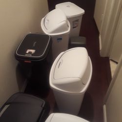 Trash Cans, Botes de Basura 