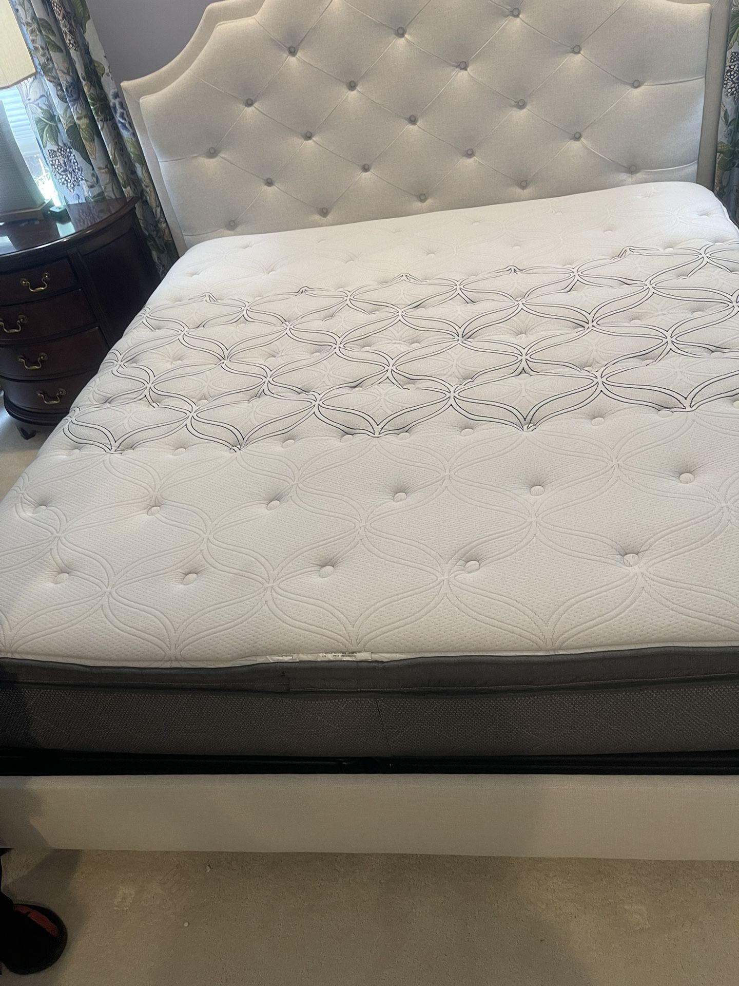 New King Sealy Posturepedic Mattress