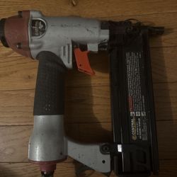 Central Pneumatic Brad Nailer / Stapler – Works Great!
