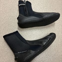 New Dive Boots Size 9 Fourth Element