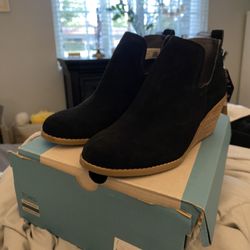 New With Tags - Toms Kallie Black Suede Boots size 9