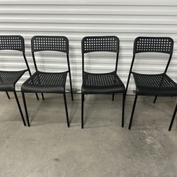 4 Chairs 