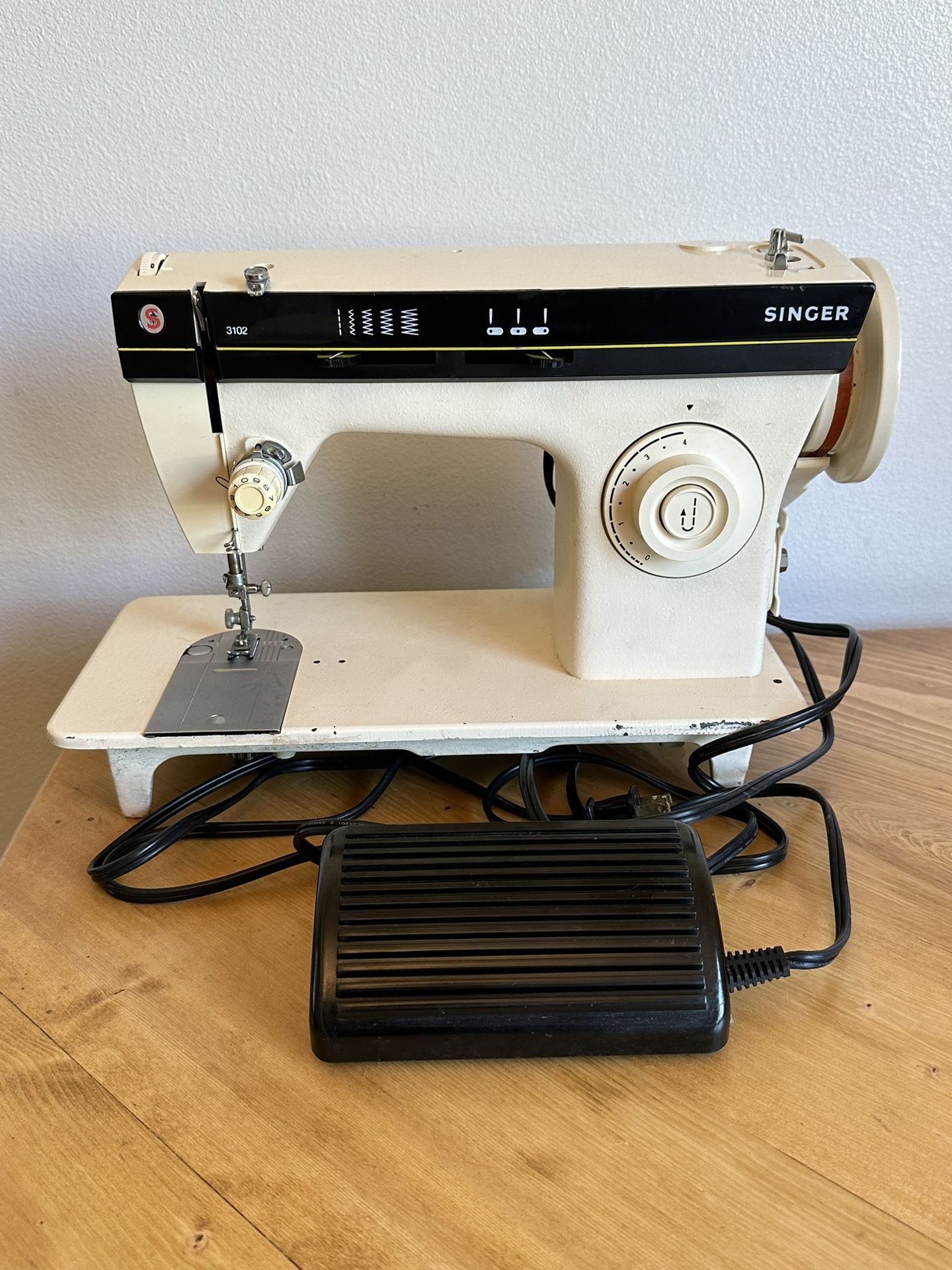 Singer 3102 Sewing Machine