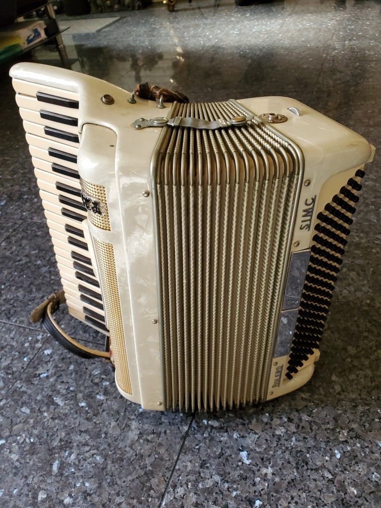 LA TOSCA GRETSCH BOLERO ACCORDION. Made in Italty (66466).