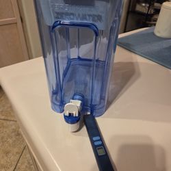 ZeroWater 22-Cup Ready-Read 5-Stage Water Filter Dispenser with Instant Read Out.. Like New