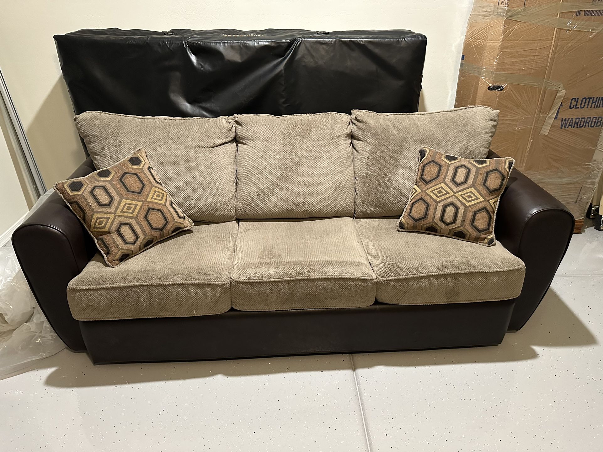 Couch With Pull Out Bed