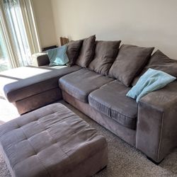 Beautiful Sectional Couch Good Condition 