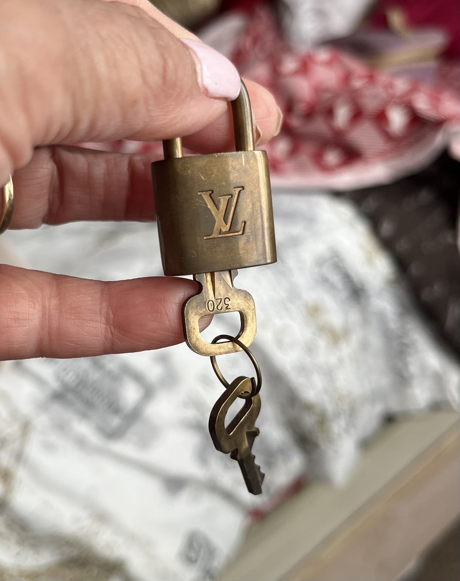 🍀 Pre Owner Authentic LV Padlock And 2 Keys $85 🎈🎈