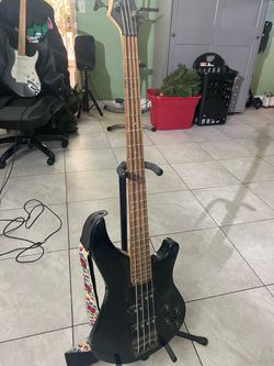 Bass guitar