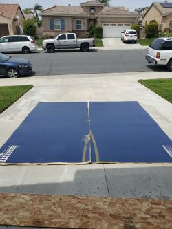 FREE Pick Up Today - ~10x10 Wrestling Mat