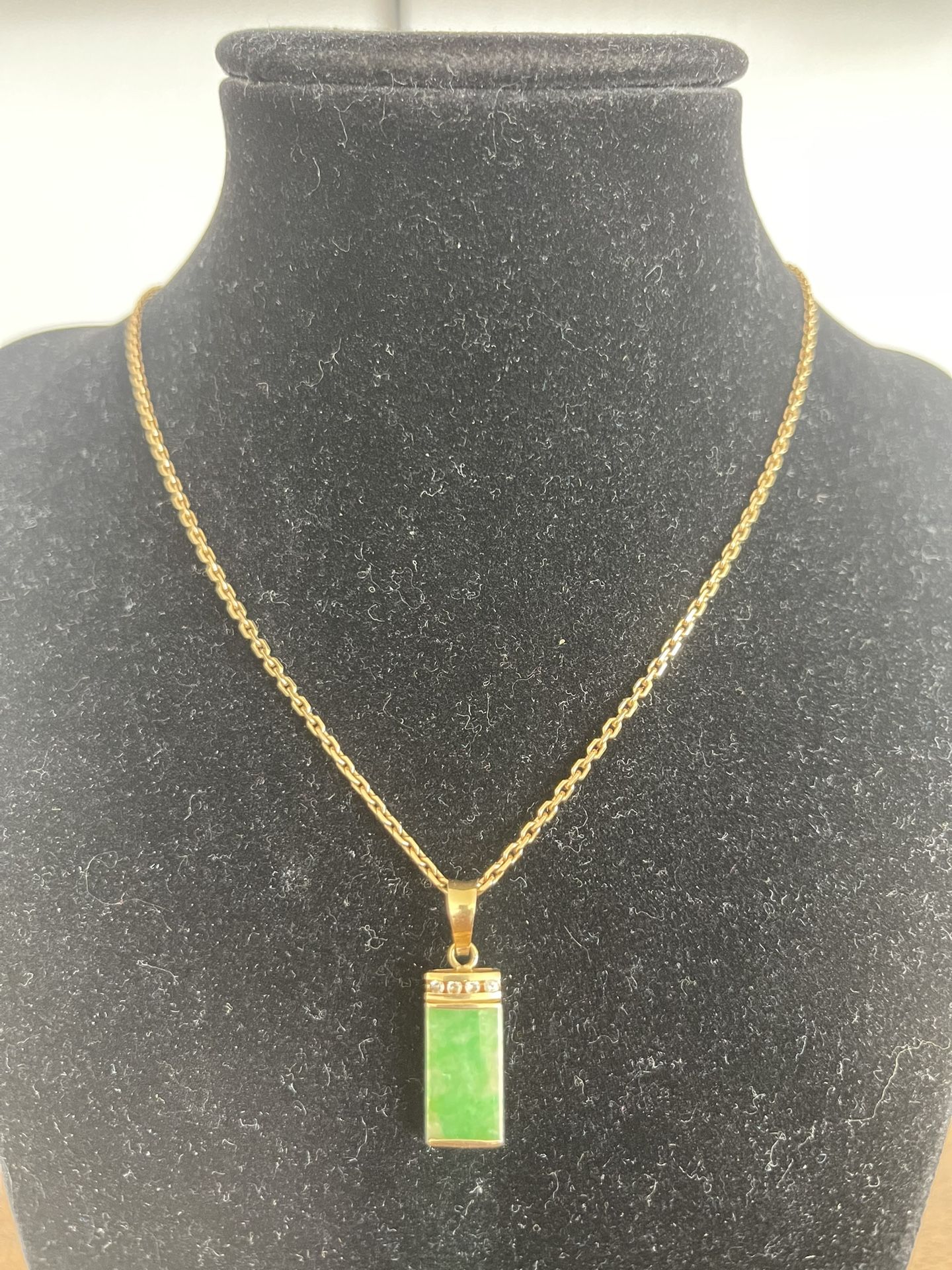 BEAUTIFUL GOLD - JADE & DIAMONDS PENDANT ( CHAIN NOT INCLUDED)
