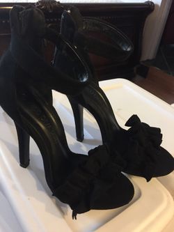 Black Ruffle heels