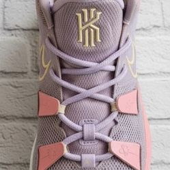 Nike Kyrie 7 "Daughters" (Azurie) – Rare Storytelling Colorway Size 6.5Y(Women's Size 8)
- Like New