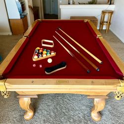 8’ Connelly Pool Table In Excellent Condition 