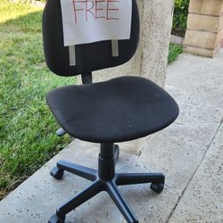 Free Swivel Office Chair