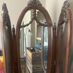 Vintage tri-fold mirror