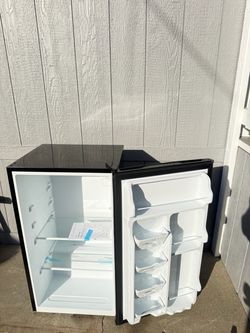 Mini fridge