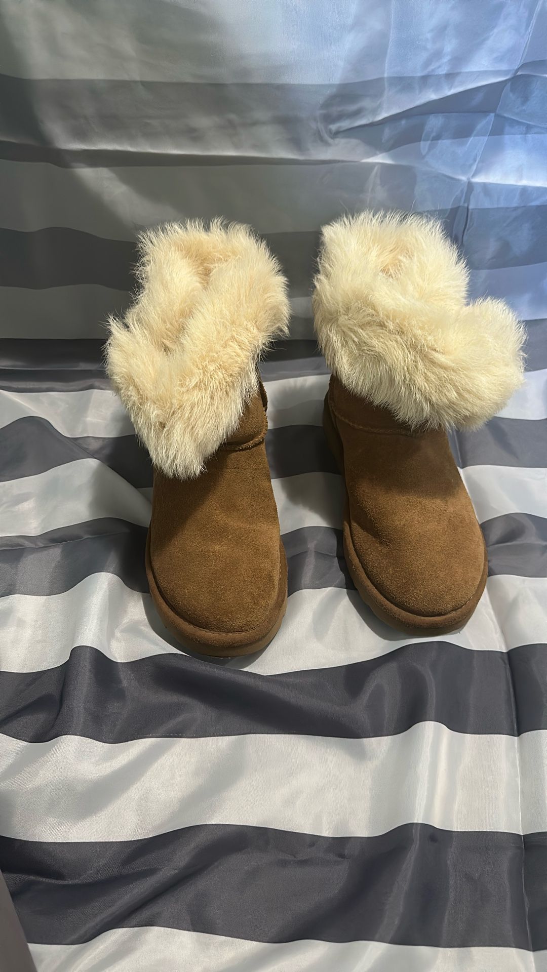 Brand New Fury Uggs Size 6 W