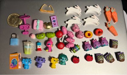 Lot of Mixed Toys — Shopkins Axoloti Food Bunnies+