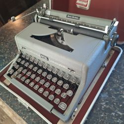 Antique ROYAL PORTABLE TYPEWRITER GREY MAGIC 