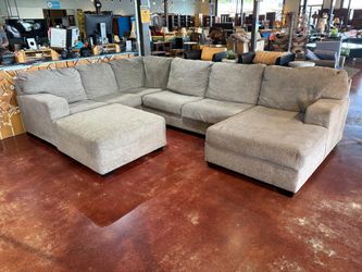 Light Gray U Shaped Sectional with Large Ottoman