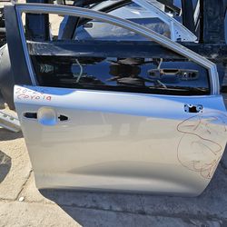 Toyota corolla  right  front door oem  20 to 26