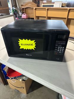 Magic Chef Black Countertop Microwave