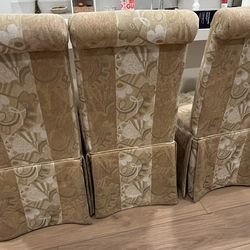 Set of 4 dining chairs