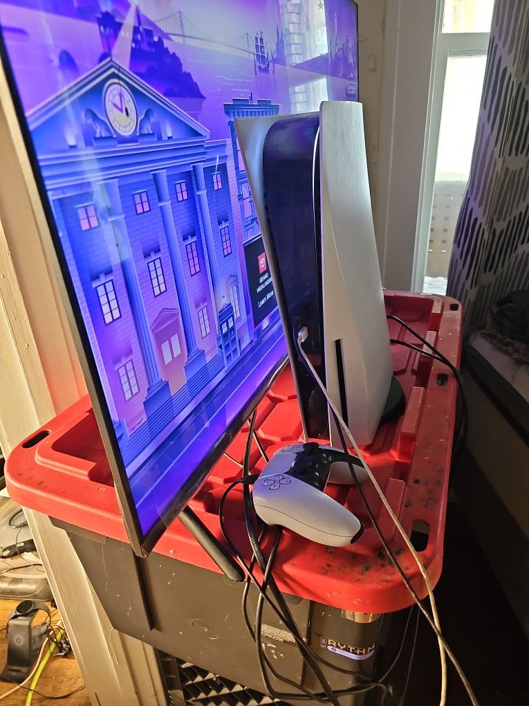PS5 Controller & TV 