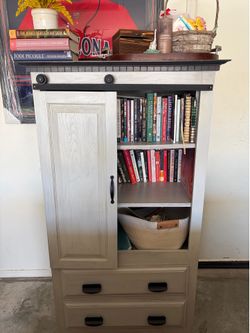 Dresser / Bookcase / Cabinet
