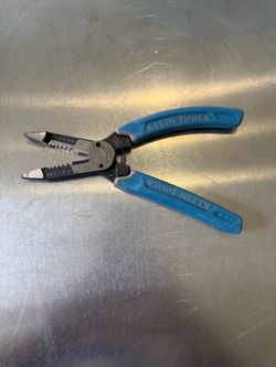 Klein-Kurve Heavy-Duty Wire Stripper 8-20 AWG. Model K12035