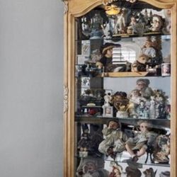 Curio cabinet With 5 Shelves 