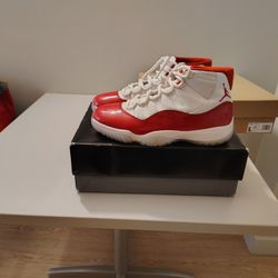 Jordan 11z (Retro Cherry) Size 10.5 not original box 