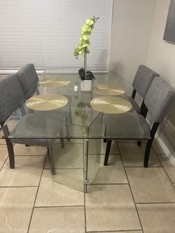glass dining table 