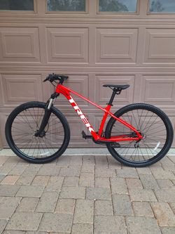 TREK MARLIN 5 MOUNTAIN BIKE 29 ER LIKE NEW