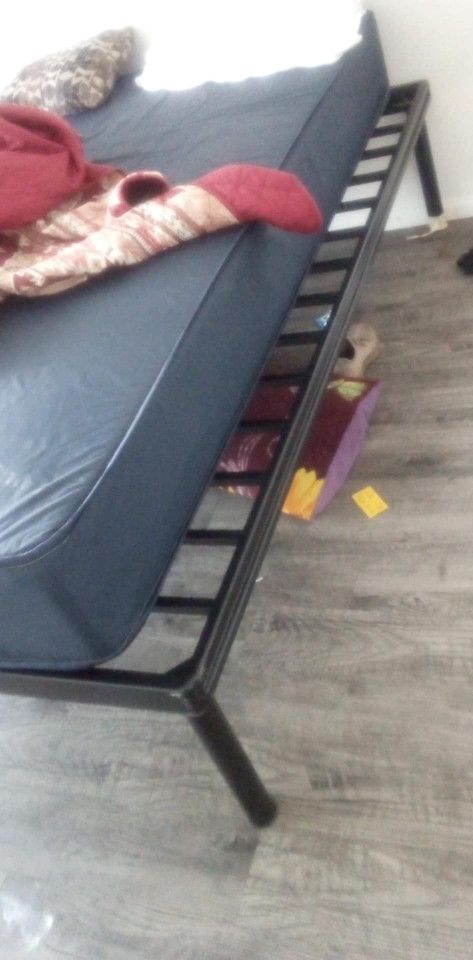 Bed  And Mattress With Cabinets 2 And Lamp 