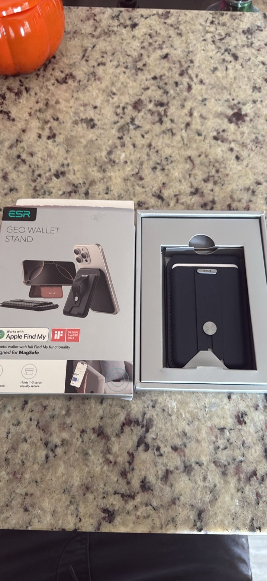 Geo Wallet Stand
