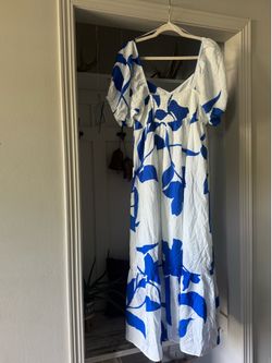 Nine West Maxi dress size Lg white with blue flowers