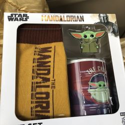 Star Wars Mandalorian Gift Set New In Box Incl Socks ,key Chain And 12 Oz 🍵 
