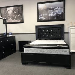 4PC Black Queen Bedroom Set w/ LED Lights