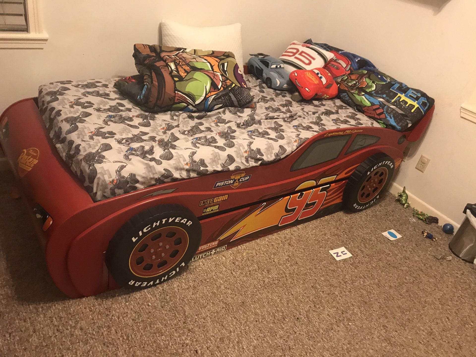Twin Cars Bed with roll out trundle