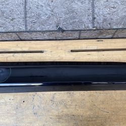 2020,2021 Lincoln Aviator Front Right Lower Door Molding 