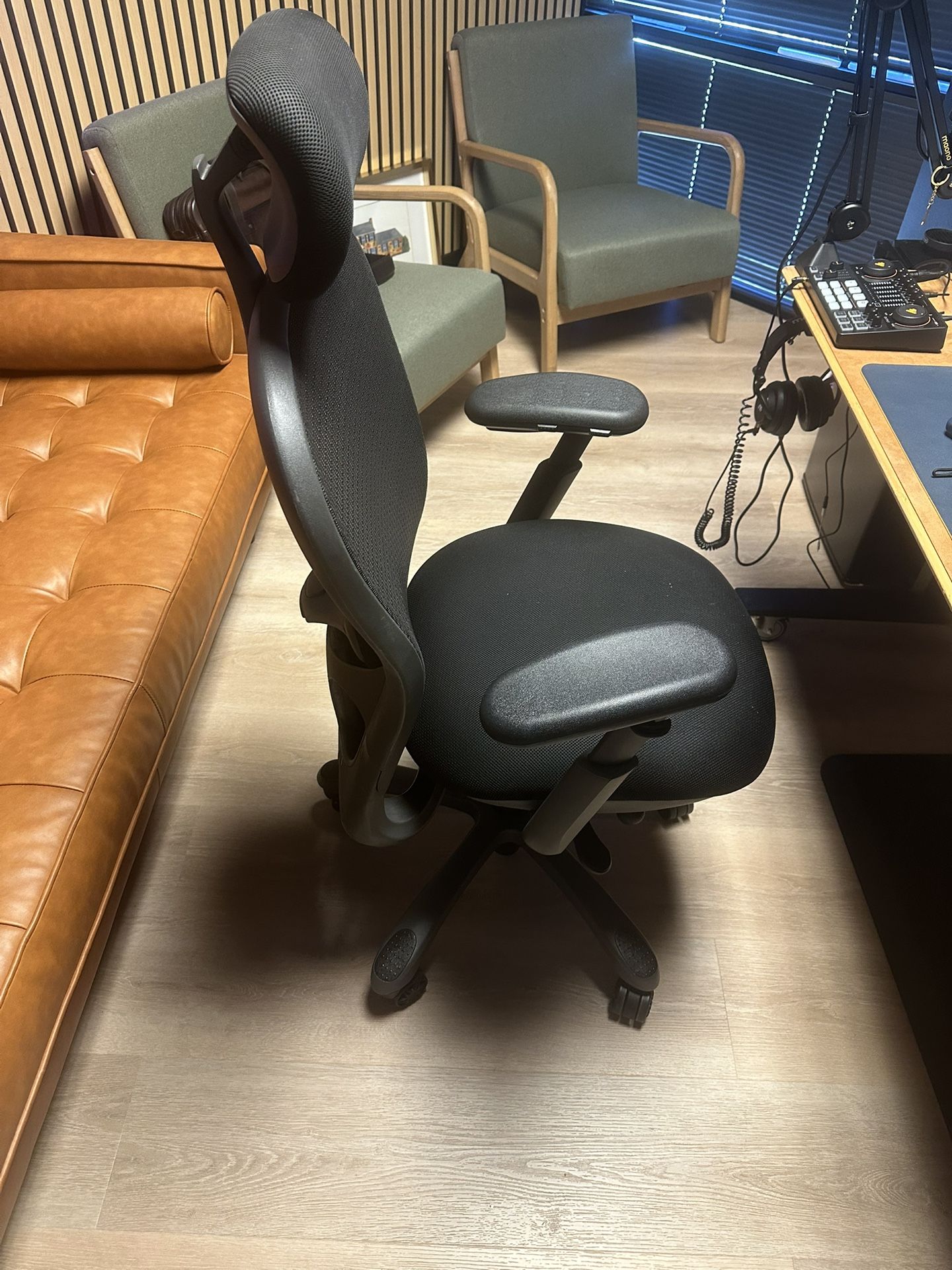 Nightingale CXO Executive Luxury Chair