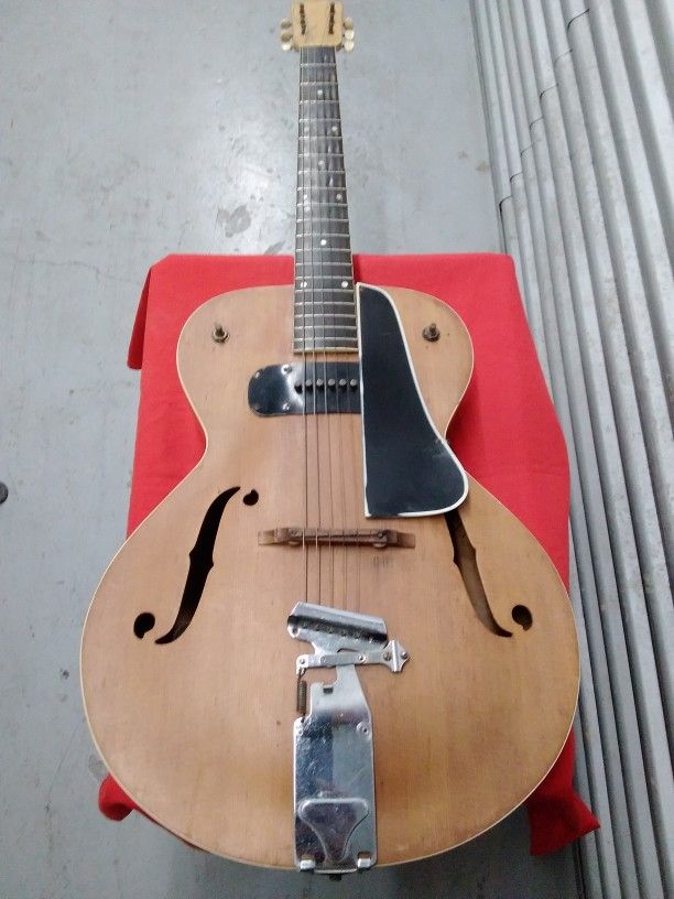 ELECTRIC/ACOUSTIC GUITAR 